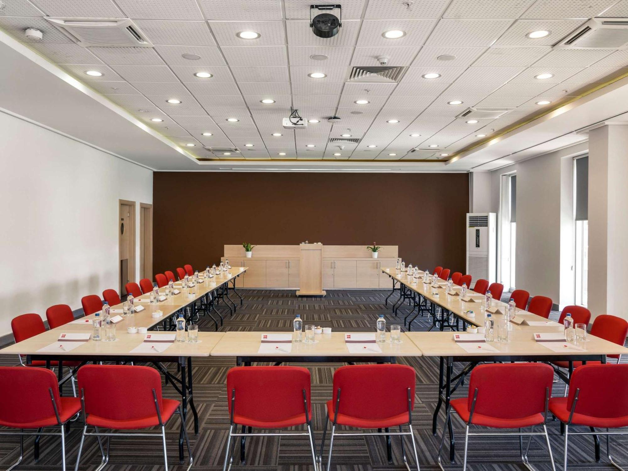 Ibis Adana Hotel Екстериор снимка