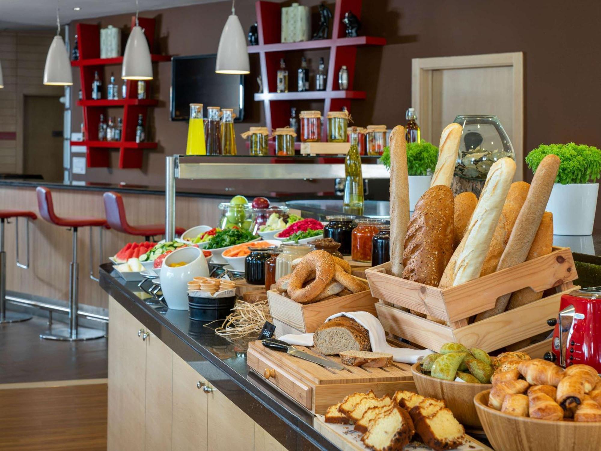 Ibis Adana Hotel Екстериор снимка