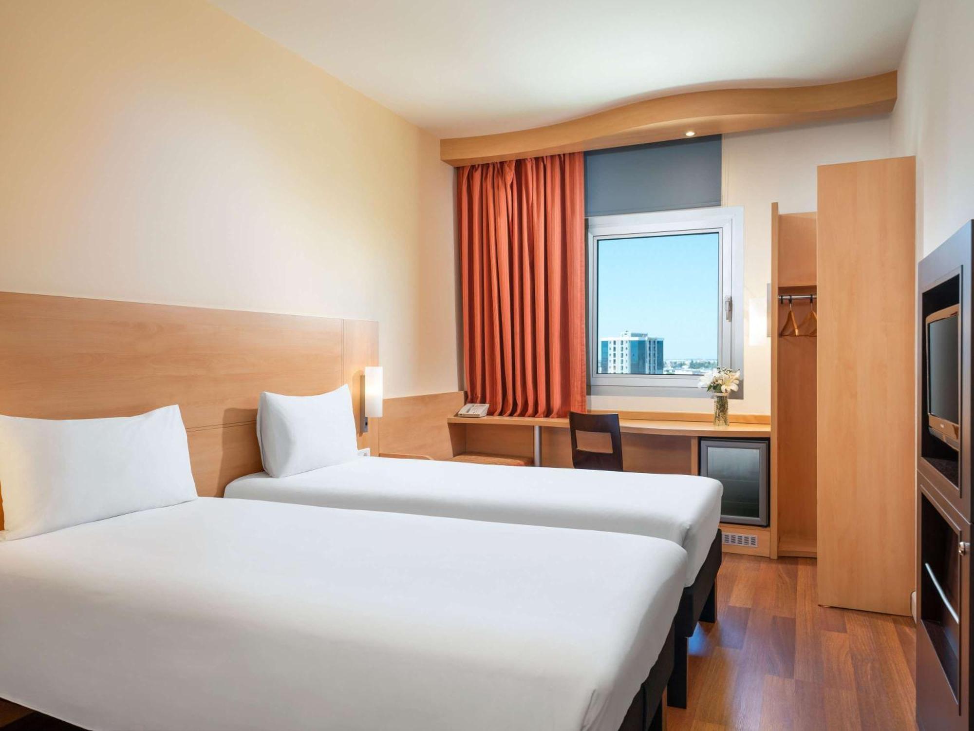 Ibis Adana Hotel Екстериор снимка